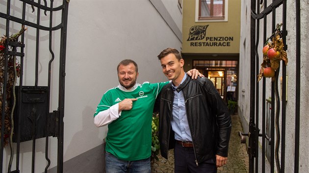 Jaroslav Chalupsk (vlevo) a pedseda Svobodnch Libor Vondrek pi sentnch volbch. (10.jna 2020)