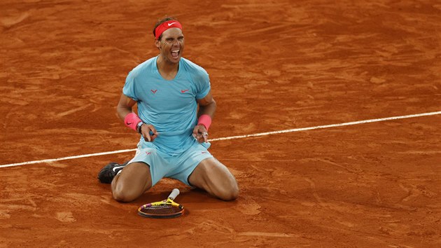 panl Rafael Nadal se raduje po vtzstv ve finle Roland Garros.