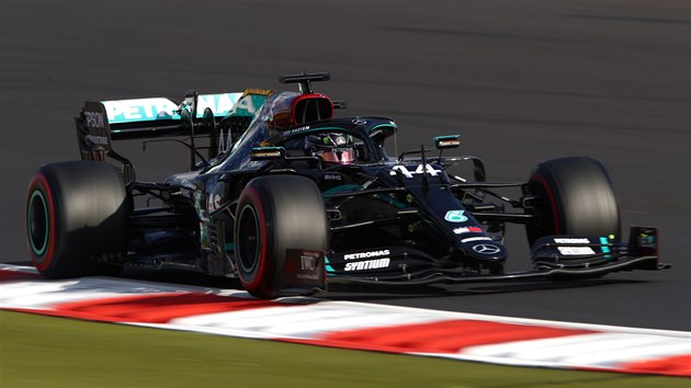 Lewis Hamilton pi kvalifikaci na Velkou cenu Eifelu