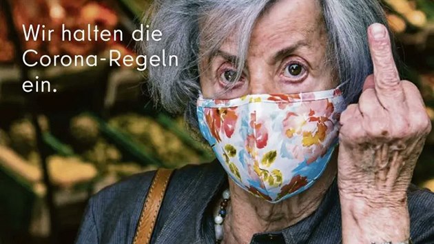 Berlnsk ad pro cestovn ruch zveejnil reklamn kampa, ve kter star ena zved prostednek lidem, kte odmtaj nosit rouky.