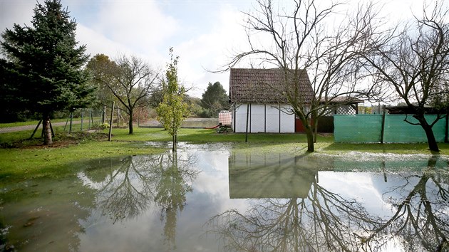 Rozvodnn eka Velika zaplavila chatovou osadu ve Strnici na Hodonnsku. (15. jna 2020)