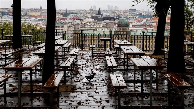 Restaurace v centru Prahy, kter musej bt kvli opatenm proti en koronaviru a do 3. listopadu zaven. (15. jna 2020)
