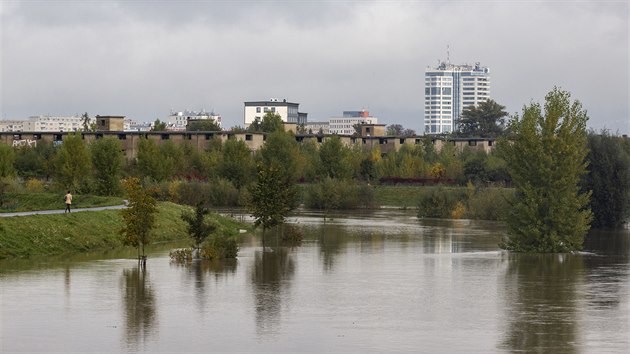 eka Morava v Olomouci pekroila v noci na tvrtek 2. stupe povodov aktivity. (15. jna 2020)