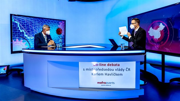 Vicepremir a ministr dopravy, prmyslu i obchodu Karel Havlek v online debat na iDNES.cz. (16. jna 2020)