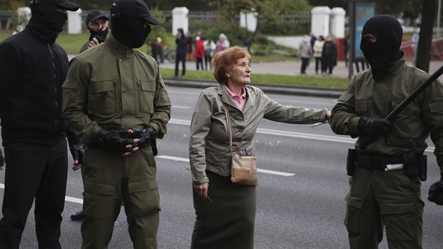 Protivldn protest senior v bloruskm Minsku (12. jna 2020)