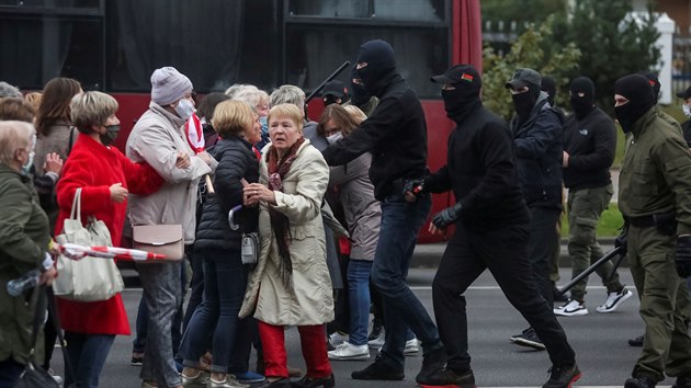 Protivldn protest senior v bloruskm Minsku (12. jna 2020)