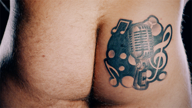 ÓČKO uvede i sérii Tattoo Fixers (Channel 4), která nabídne extrémní příběhy nepodařených tetování a cestu k jejich opravě. Ukázka tetování po opravě.
