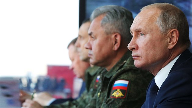 Rusk prezident Vladimir Putin dohl na vojensk cvien Kavkaz-2020.