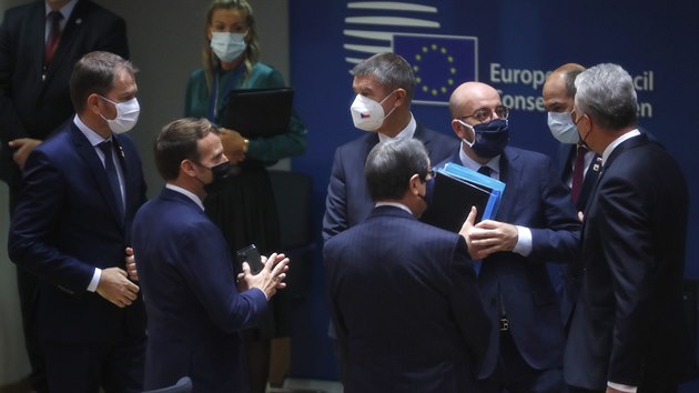 Vedouc pedstavitel Evropsk unie se setkvaj na summitu EU uprosted zhorujc se pandemie koronaviru, aby diskutovali o zahraninpolitickch otzkch. (16. jna 2020)