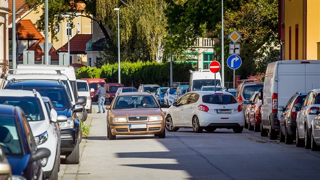 V Havl��kov� kolonii �asto odstav� auto �idi�i, kte�� doj�d� do m�sta za prac�. Pak je tam hned plno.