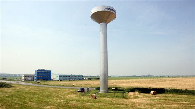 Téměř prázdná průmyslová zóna u Holešova. (7. 8. 2012)
