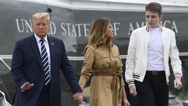 Donald Trump, Melania Trumpov a Barron Trump (Morristown, 16. srpna 2020)