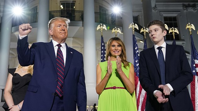 Donald Trump, Melania Trumpov a Barron Trump (Washington, 27. srpna 2020)