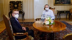 Prezident Milo Zeman pijal 15. íjna odpoledne v Lánech námstka ministra...