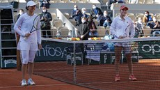 Iga wiateková (vlevo) a Sofia Keninová ped finále Roland Garros