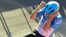 Alex Dowsett slaví vít�zství v 8. etap� Gira.