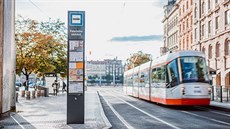 Praha testuje na tramvajové zastávce Palackého nám�stí nový zastávkový...