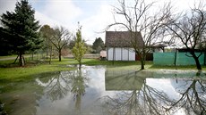 Rozvodnná eka Velika zaplavila chatovou osadu ve Stránici na Hodonínsku....