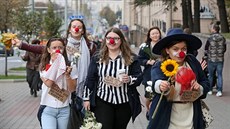 Minskem na protest znovu pochodovaly eny. (10. íjna 2020)