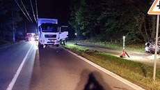 V Semtíně na silnici I/36 došlo ke srážce dvou aut a nákladního auta, které...