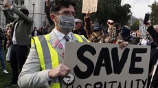 ivnostníci a zamstnanci  z oblasti pohostinství demonstrují v Londýn proti...