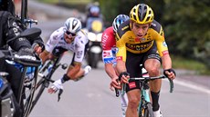 Wout van Aert s Mathieu van der Poelem pokraují, Julian Alaphilippe letí k...