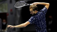 Daniil Medved�v se vzteká ve druhém kole na turnaji v Petrohradu.