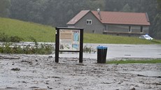 Po vydatných deštích voda zaplavila správní budovu Sloupsko-šošůvských jeskyní...
