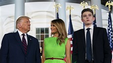 Donald Trump, Melania Trumpová a Barron Trump (Washington, 27. srpna 2020)