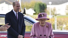 Královna Albta II. a princ William na návtv armádního výzkumného centra...