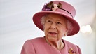 Královna Alžběta II. na návštěvě armádního výzkumného centra Porton Down...