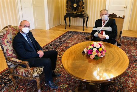 Prezident Milo Zeman pijal na zámku v Lánech kandidáta na post ministra...