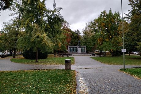 K incidentu dolo na lavikách u pomníku Jana Husa v Husov parku v Táboe.
