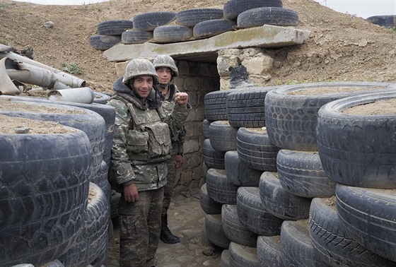 Arménští vojáci, kteří v oblasti Náhorního Karabachu bojují v první linii proti...