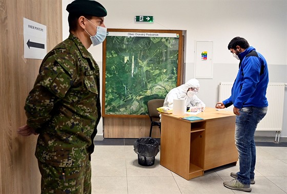 Ploné testování na koronavirus v nákazou nejvíce postiených okresech...