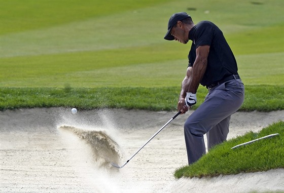 Tiger Woods v prvním kole turnaje Zozo Championship v kalifornském Thousand Oaks