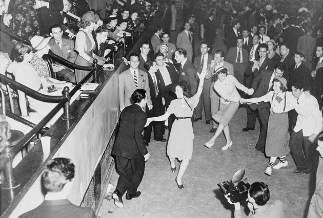 Takto se roce 1938 tancoval v nejvtích eských lázních swing. Do jeho zákazu...
