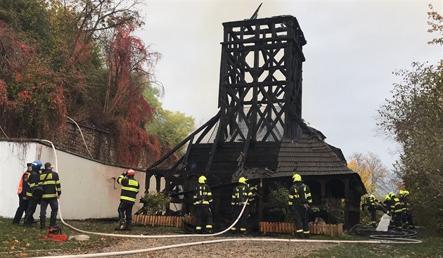 Vyhořelému kostelu vrátí lesk dřevo z dubů, inspiruje se i chatou Libušín