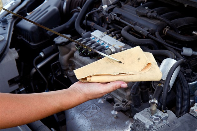 Přelitý motorový olej? I malá chyba vás může stát desítky tisíc korun