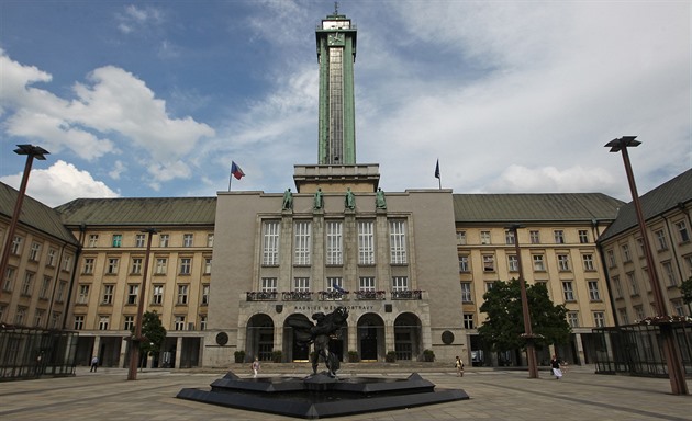 Souasná podoba Prokeova námstí s radniní ví. Naposledy pibyla v roce...