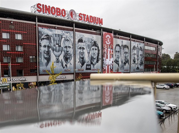 Eden slaví 15 let: Real Madrid proti Valencii, malé derby i návštěva kabiny