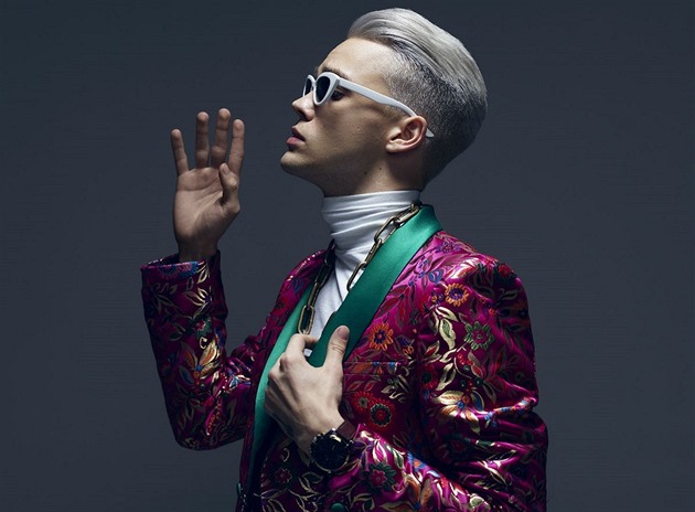 Přišel a do futrálu mi vysypal výkaly. Tvrdá škola, líčí zpěvák Mikolas hraní na ulici