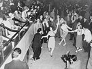Takto se roce 1938 tancoval v nejv�t��ch �esk�ch l�zn�ch swing. Do jeho z�kazu...