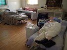 Pacienti s koronavirem leí na klinice infekních nemocí ve Stpanakertu v...