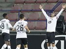 Yusuf Yazici, turecký záloník Lille, slaví jeden ze svých gól v zápase na...