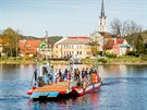 Kon duben a lid v roukch m pvozem do Frymburka. Sezona na Lipn zan