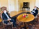 Premiér Andrej Babi pijel do Lán pesvdit prezidenta Miloe Zemana, aby...