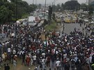 V Nigérii lidé protestovali proti policejní brutalit. Lidé blokují hlavní...