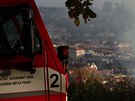 Pratí hasii zasahují v zahrad Kinských na Praze 5, kde hoí pravoslavný...