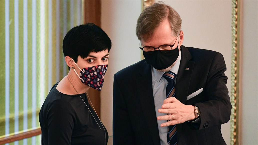 P�edsedkyn� TOP 09 Markéta Pekarová Adamová a p�edseda ODS Petr Fiala spolu...
